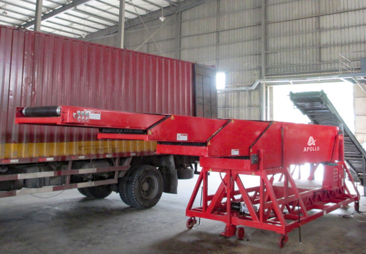 High Chassis Telescopic Conveyo01